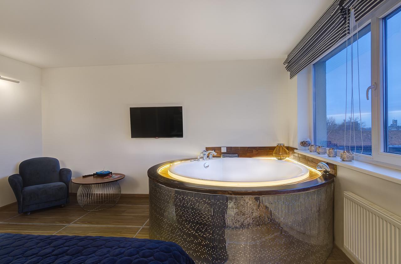 June Street Spa Apartments Вильнюс Экстерьер фото